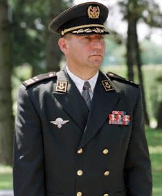 Chorwacki zbrodniarz wojenny gotów się poddać