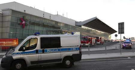 Alarmy bombowe i tajemnice lotniskowych służb. "Nagrałem wideo, ale kazali usunąć"