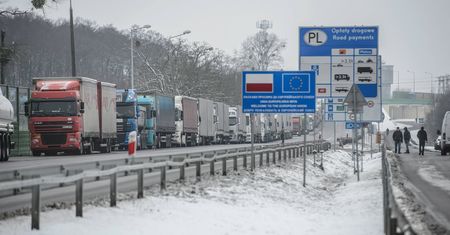Polska musi walczyć o zatrzymanie pracowników z Ukrainy. Inaczej nie będzie komu pracować na 500+