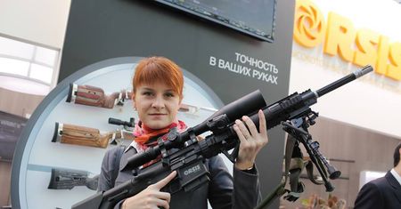 Rosyjska agentka zdobywała wpływy w USA dzięki seksowi i broni. Sędzia przedłużył jej areszt