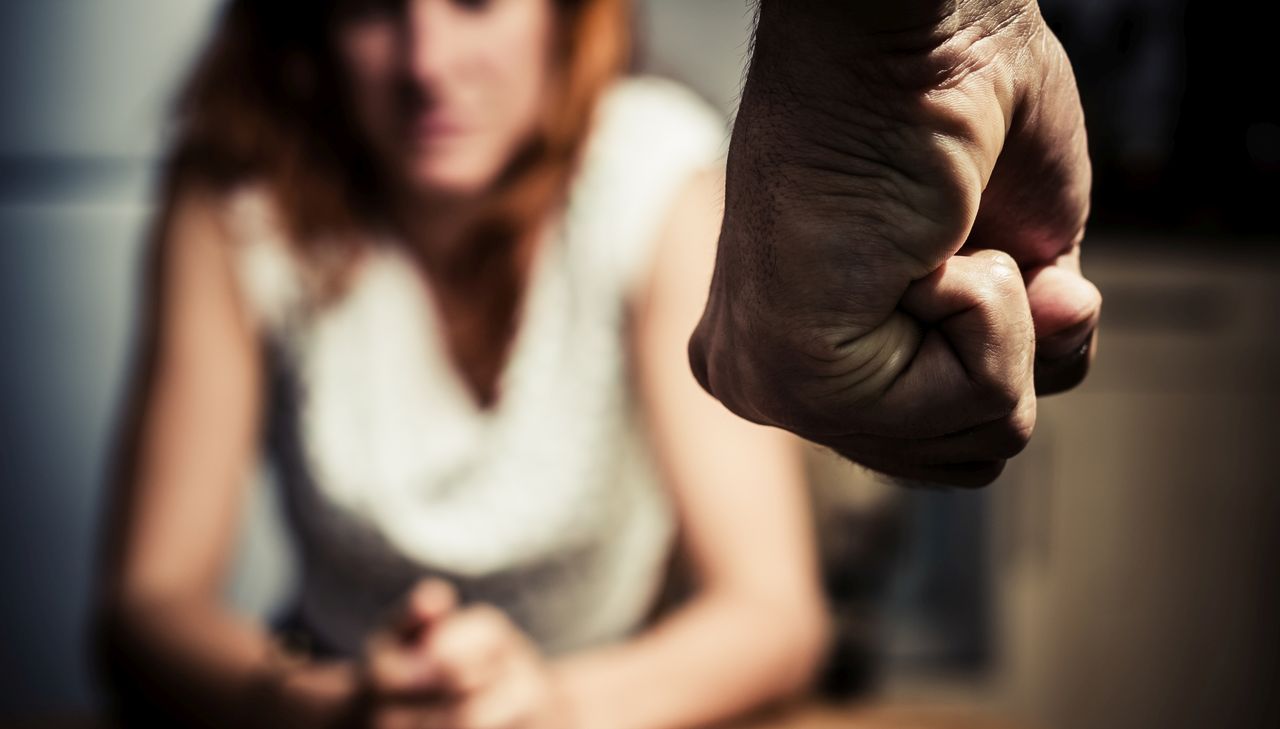 Dlaczego mężczyźni biją? 'Nie umieją inaczej. Na terapii wyglądają, jakby się uczyli chodzić'