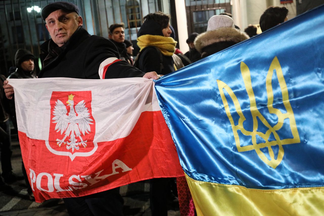 Ukraińcy najbardziej lubią Polskę, a najmniej Rosję. Nowy sondaż