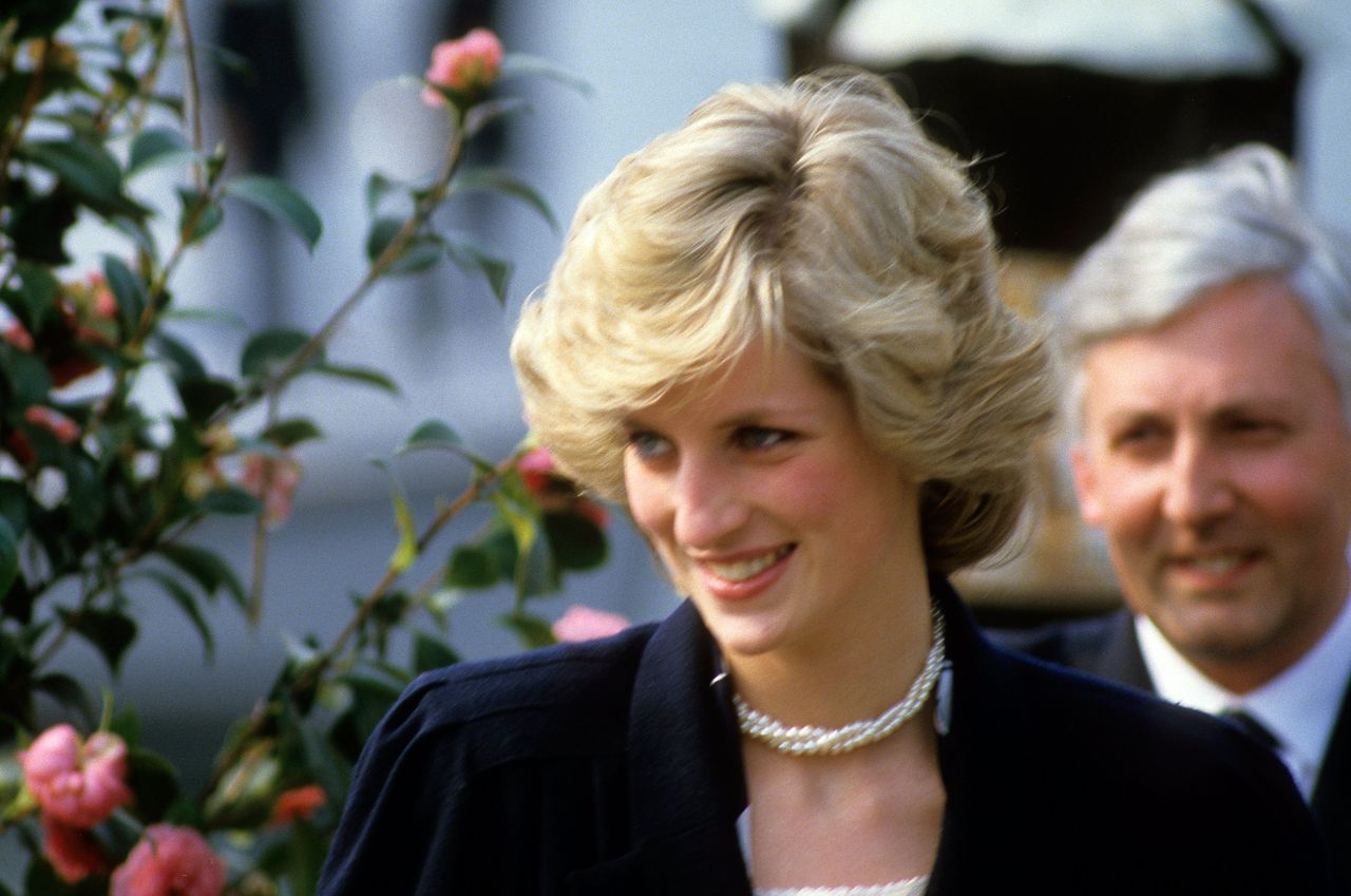 Księżna Diana miała poczucie humoru. Podarowała przyjacielowi "niegrzeczną" kartkę