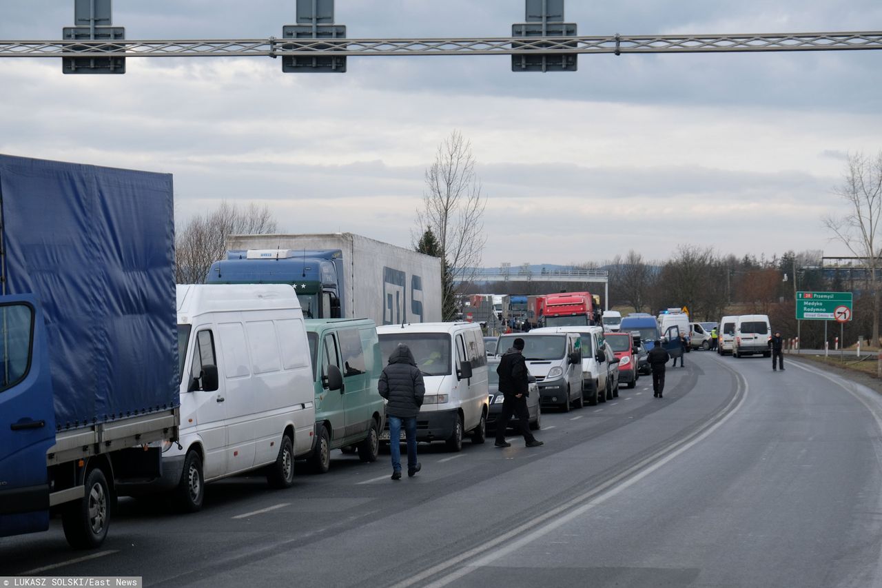 Gigantyczne kolejki na granicy z Ukrainą. Nawet kilkadziesiąt godzin czekania