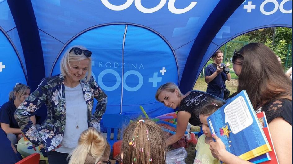 Na takich piknikach rodzinnych minister rodziny przekonuje o zaletach programu 500+