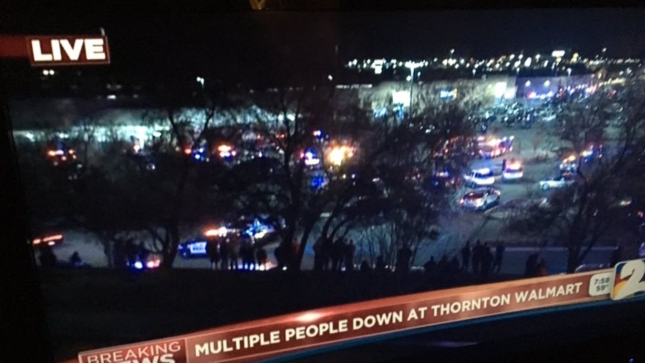 Na miejscu zdarzenia jest helikopter ratowniczy, karetki i wiele policji