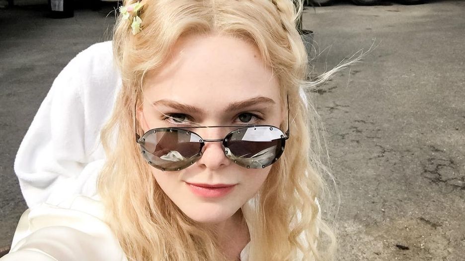 Fani pokochali zdjęcia Elle Fanning z planu zdjęciowego