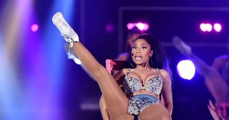 Nicki Minaj rozdaje pieniądze fanom. Podniosła się wrzawa