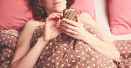 Seks-spotkania na Tinderze? "Poznaliśmy się tam i właśnie się pobieramy"