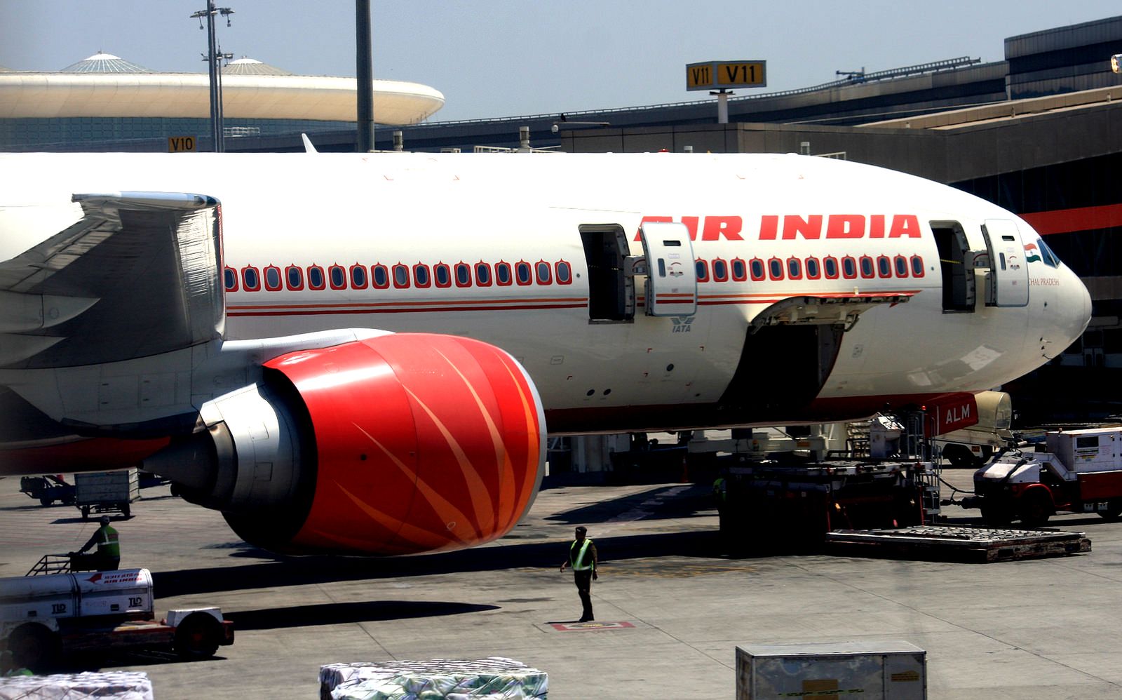 Stewardessa wypadła z samolotu Air India. Jest poważnie ranna