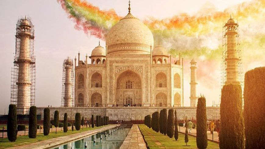 Monumentalne Taj Mahal w Indiach