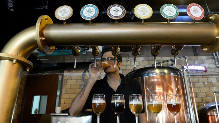 Lokal z piwem rzemieślniczym w Bangalore w Indiach