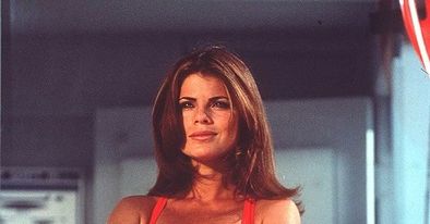 Yasmine Bleeth: gwiazda ''Słonecznego Patrolu'' zmieniła się nie do poznania. Seksbomba z lat 90. przegrała z narkotykami