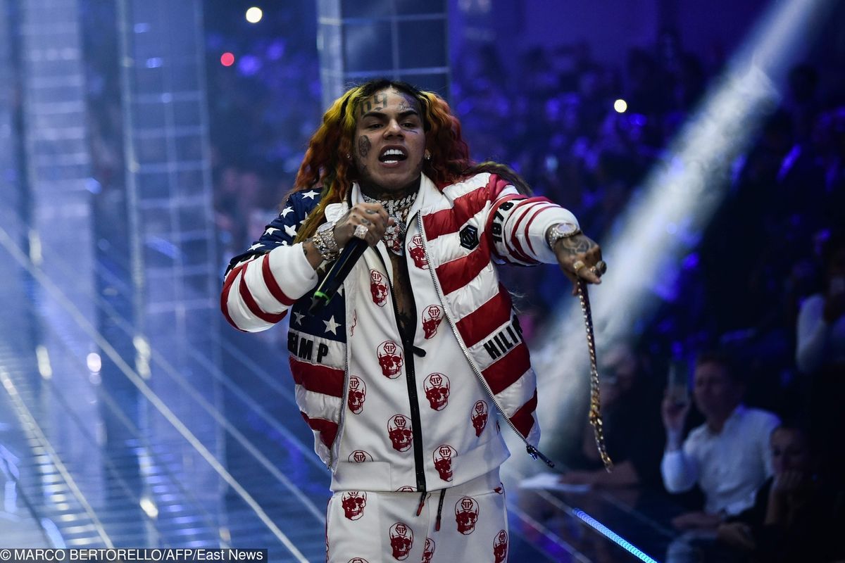 Tekashi 6ix9ine został aresztowany. Grożą mu 32 lata więzienia