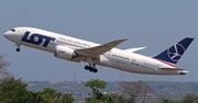 LOT płaci fortunę za uziemione boeingi. Naprawy przedłużają się