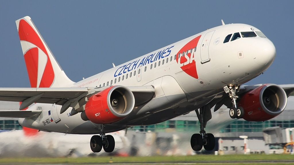 Za opóźnienia w czasie lotu łączonego odpowiada ta firma, w której pasażer zarezerwował lot.