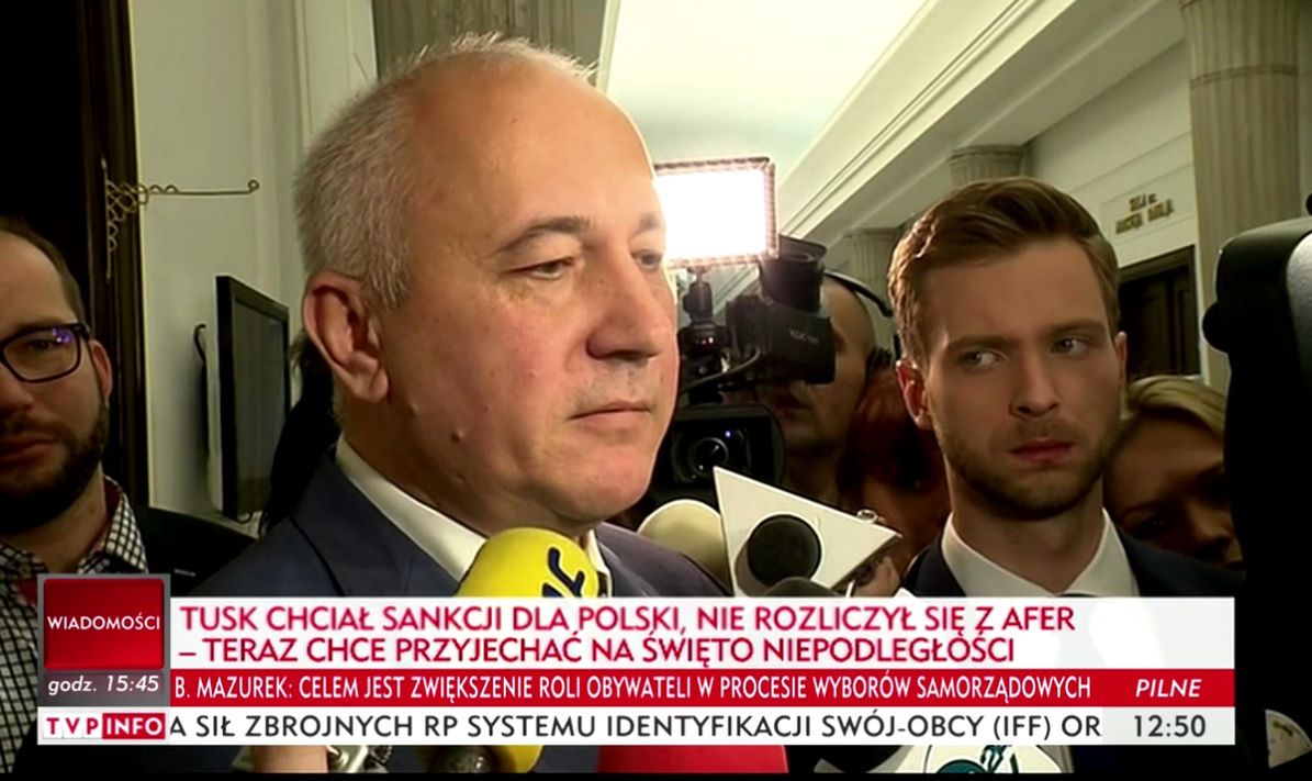 W ten sposób TVP Info skomentowało przyjazd Tuska. Ten "pasek" przebija wszystko