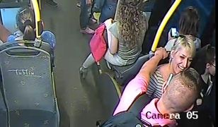 Ta złodziejka nie miała żadnych oporów. Bezczelna kradzież w autobusie