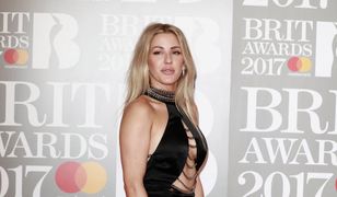 Ellie Goulding: minuta walki z dekoltem, godziny wstydu. Kreacja spłatała jej figla