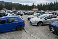 Nadgorliwy parkingowy. Kierowcy z Zakopanego alarmują