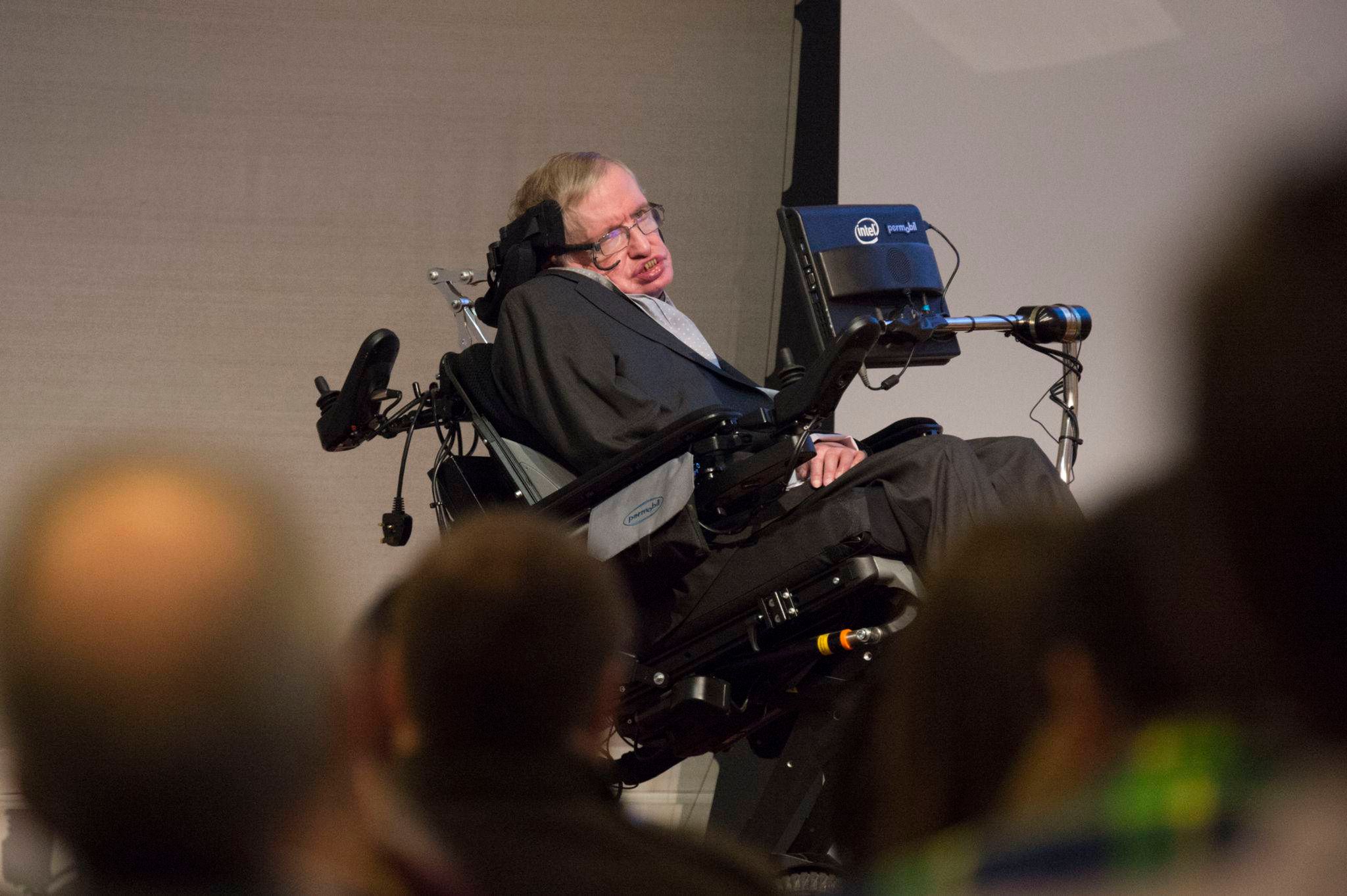Stephen Hawking nie żyje
