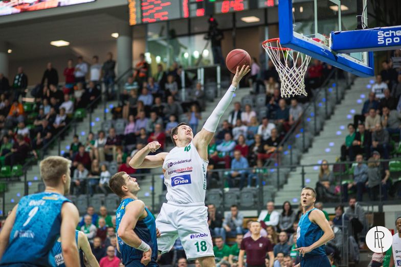 Koszykarze Astorii Bydgoszcz i Stelmetu korzystają z pieniędzy przynoszonych przez Eneę