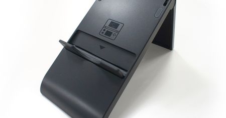 Po co konsoli przenośnej specjalny stojak?[3DS]