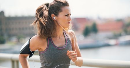 Slow jogging - czym jest i jak trenować? Zasady, efekty, opinie
