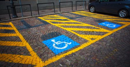 Bydgoszcz. Szpital każe płacić za parking rodzicom niepełnosprawnych dzieci