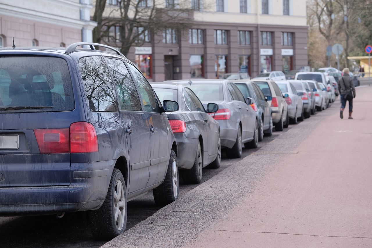 Powstały miejsca parkingowe dla ciężarnych. "Ciąża to choroba?"