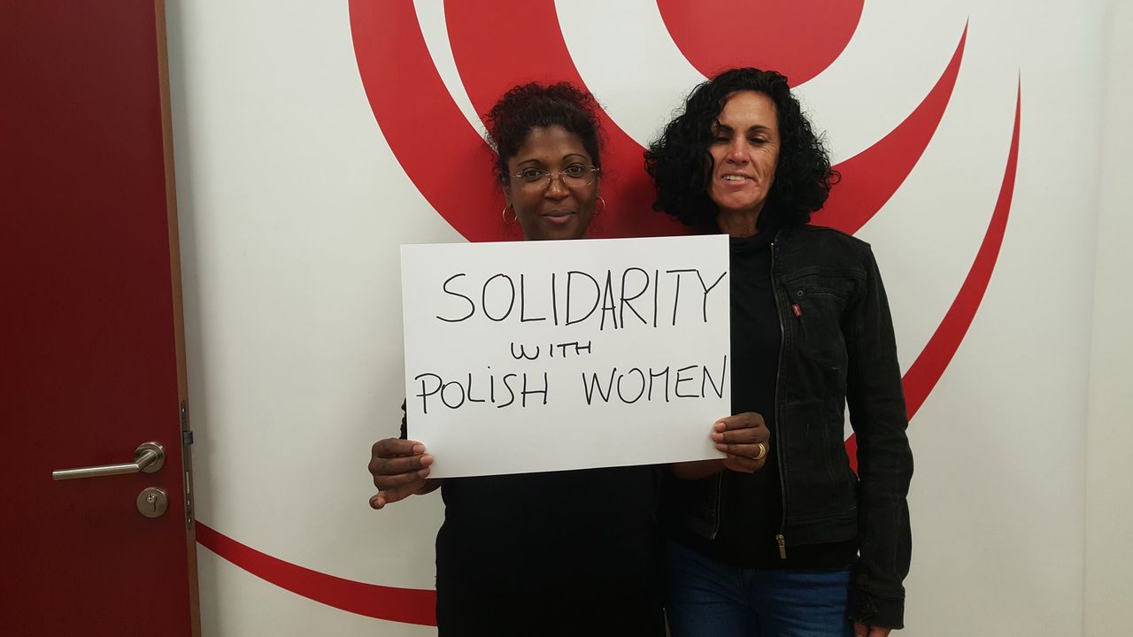 Świat wspiera Polskę ws. prawa kobiet do aborcji