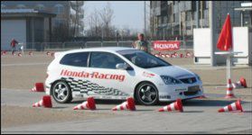 Atrakcje specjalne AMI– jazda dwustukonną Honda Civic Type-R
