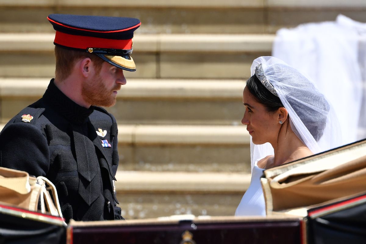 Meghan i Harry zwracają ślubne prezenty. Wiemy dlaczego