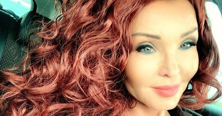 Jak anioł i demon? Eva Minge przymierza suknie ślubne