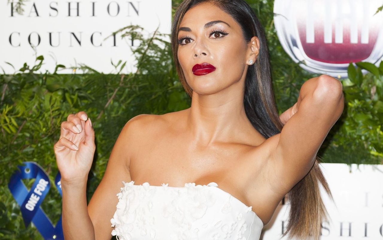 Seksowna Nicole Scherzinger w bieli