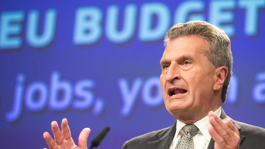 Unijny komisarz Guenther Oettinger przyznał, że naruszenia praworządności w krajach UE napawają go niepokojem