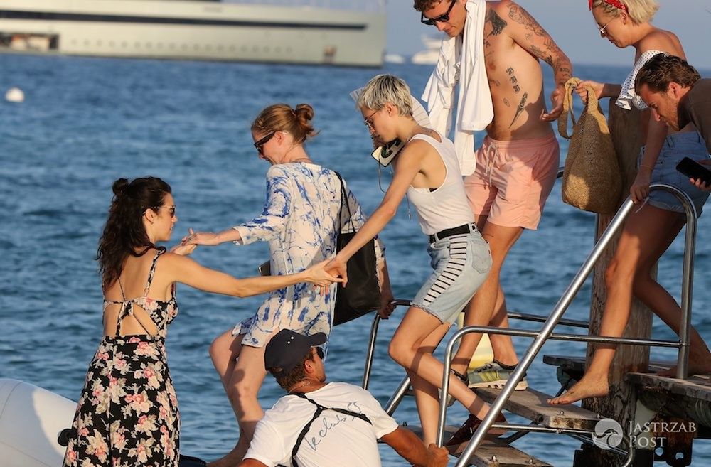Cara Delevingne z siostrą Poppy w Saint Tropez