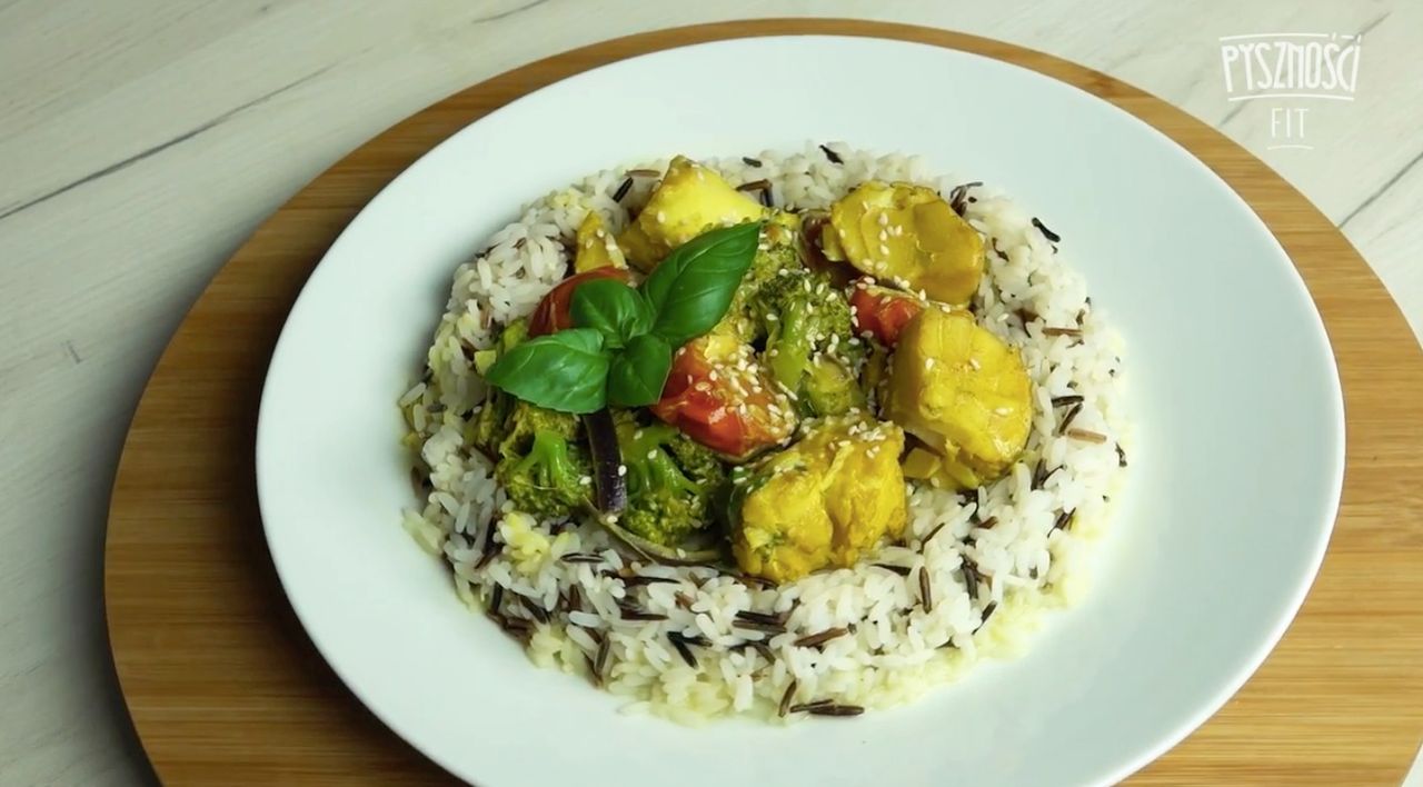 Dorsz w neonowym sosie