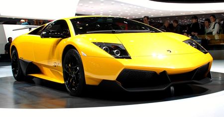Skonfiskowane lamborghini i nissan GT-R sprzedane "za grosze"