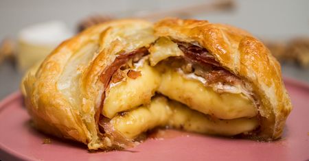 Pieczony camembert w cieście francuskim