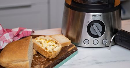 Chleb drożdżowy z robota kuchennego