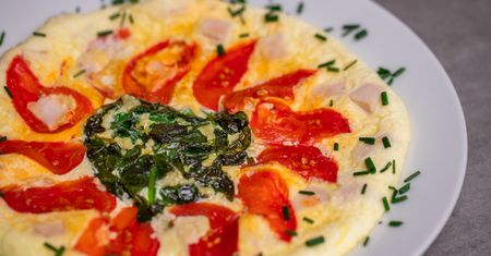 Omlet z pomidorami