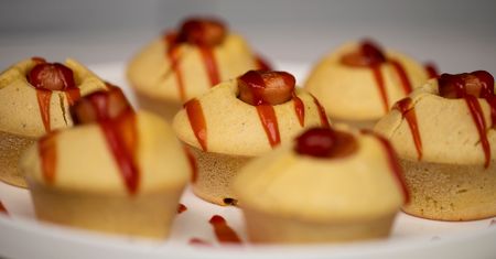 Śniadaniowe muffinki z parówkami