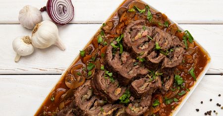 Pieczeń wołowa z sosem