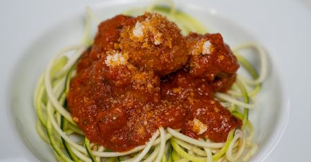 Zielone spaghetti z klopsikami