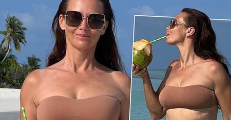 Kinga Rusin pokazała "sześciopak" w skąpym bikini. 52-latka imponuje muskulaturą