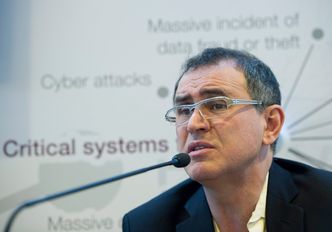 Dr Doom przepowiada krach na giełdach. Radzi trzymać gotówkę