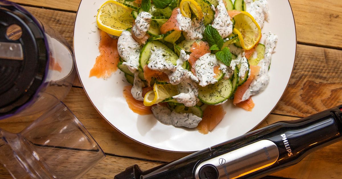 Sałatka z ogórków z sosem tzatziki