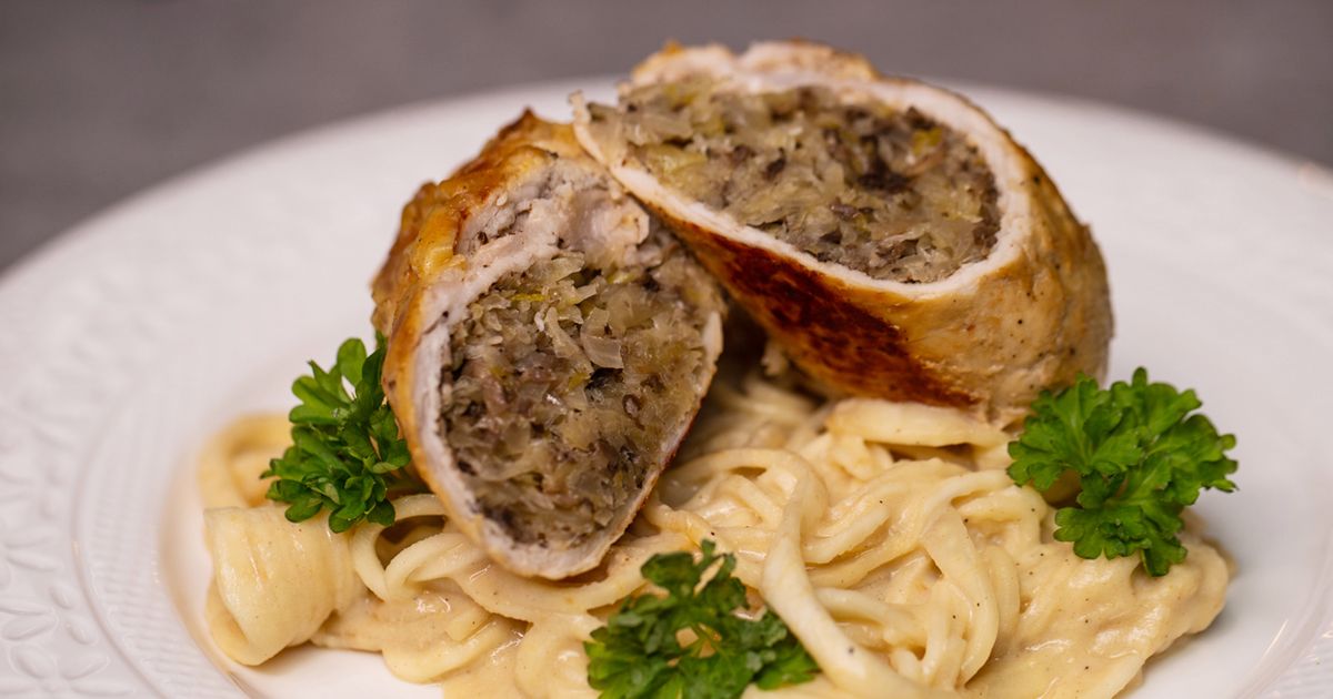 Roladki schabowe z kiszoną kapustą