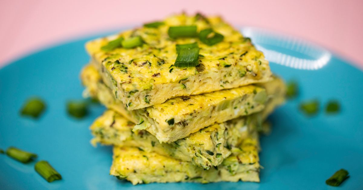 Zapiekanka jajeczna z cukinią i brokułami